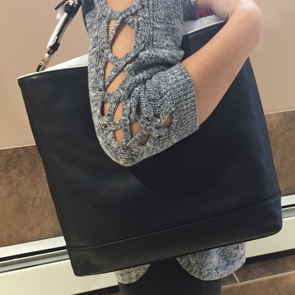 Tory Burch Handbags - Tory Burch Handbag